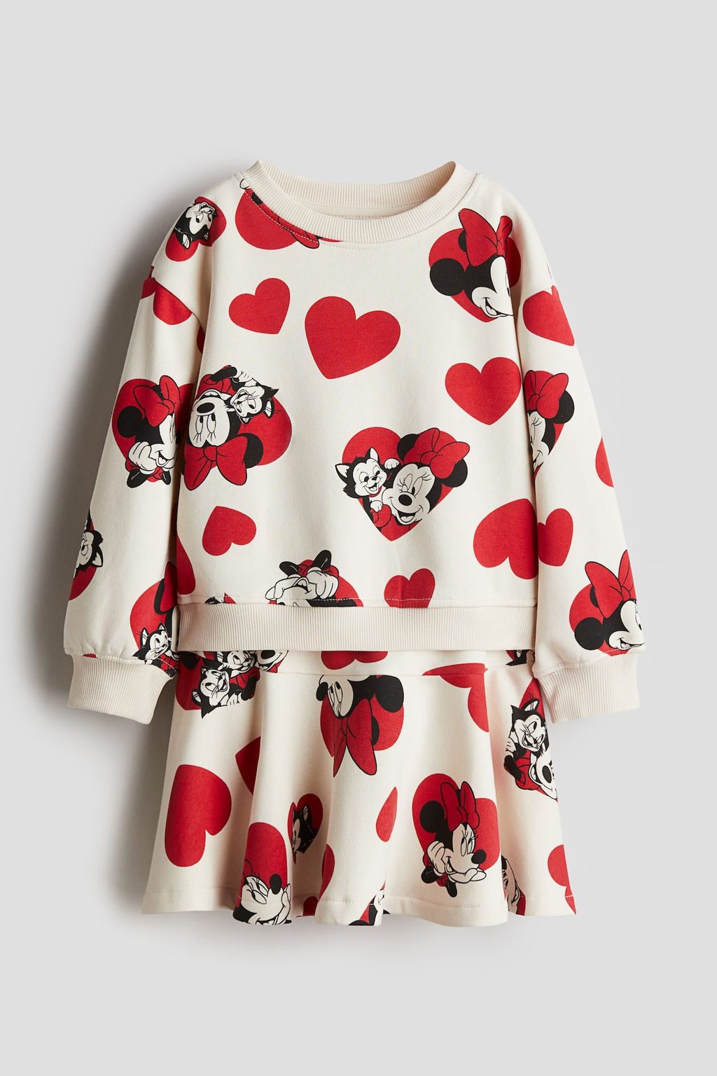 Conjunto de sudadera y falda