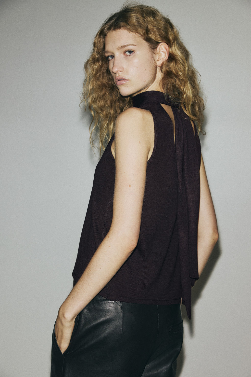Top de cuello perkins con fular decorativo - H&m фото 5