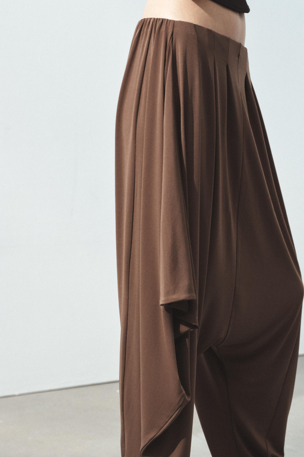 ASYMMETRIC FLOWING BAGGY TROUSERS - Zara фото 13