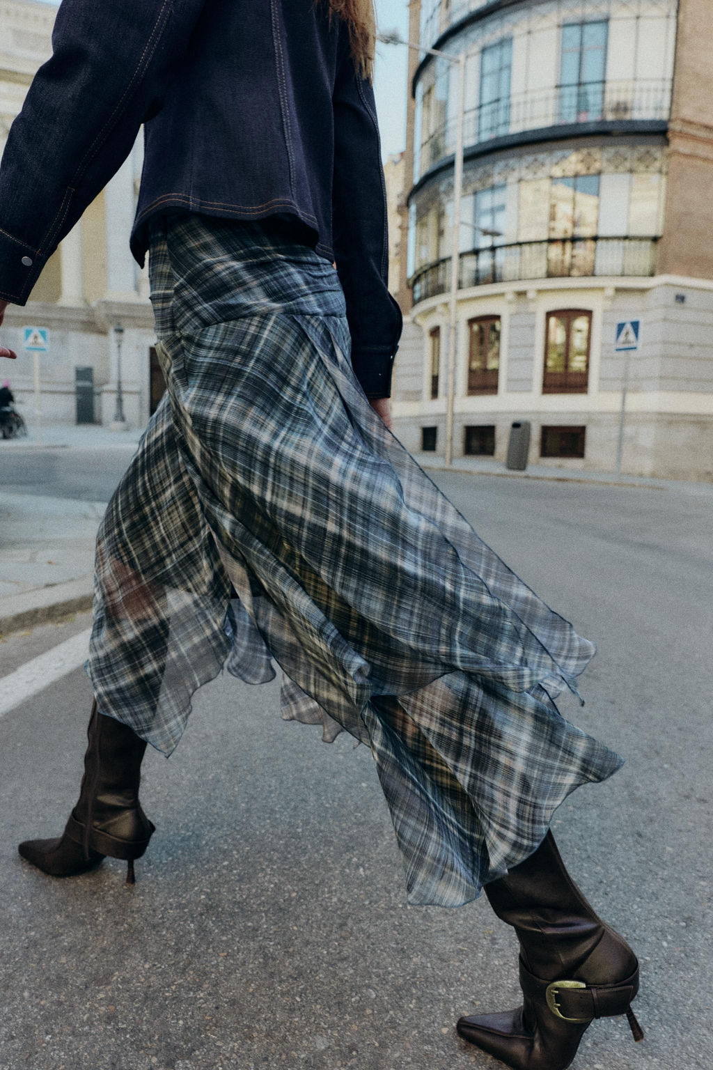 ASYMMETRIC CHECK MIDI SKIRT - Zara фото 6