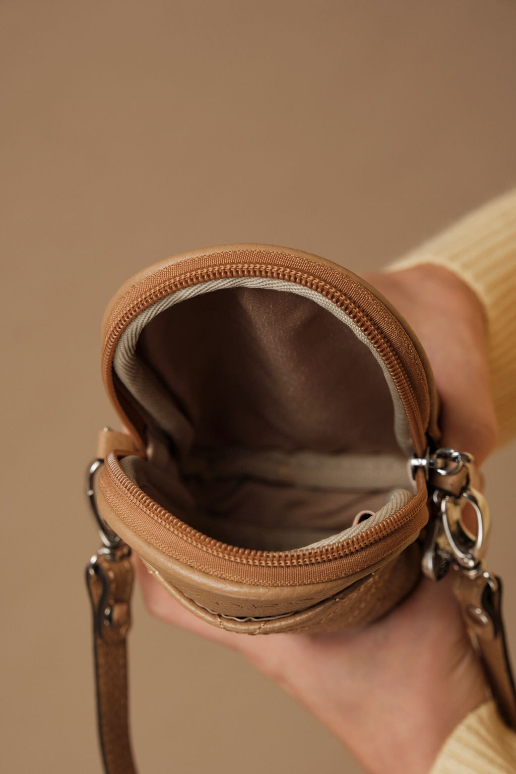 Сумка кожаная Azaro 30832 капучино