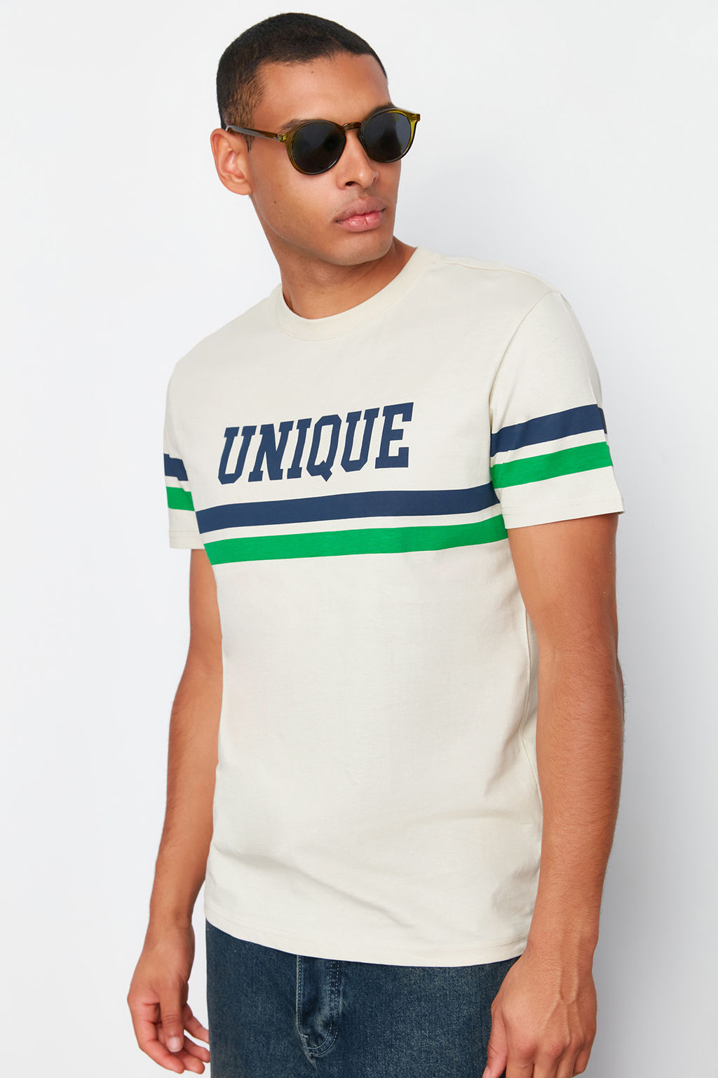 TRENDYOL MAN Gri Regular/Normal Kesim Kolej Bask?l? %100 Pamuk T-Shirt TMNSS20TS1836