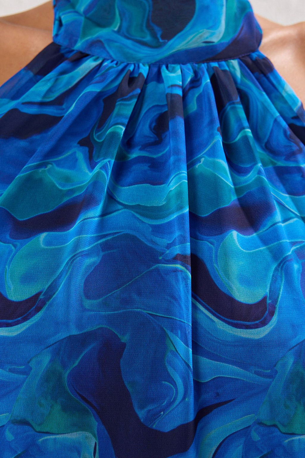 TRENDYOLMILLA Cok Renkli Soyut Desenli Astarl? Sifon Dokuma Uzun S?k Abiye Elbise TPRSS25AE00126 фото 9