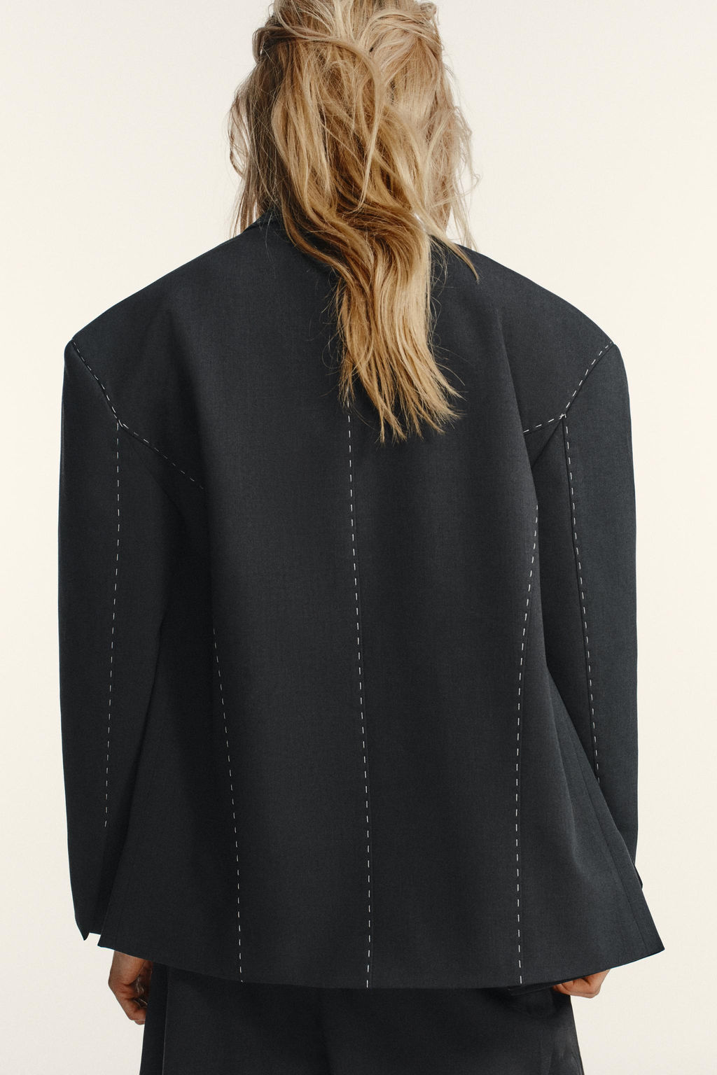 OVERSIZE BLAZER WITH CONTRAST SEAMS - Zara фото 4