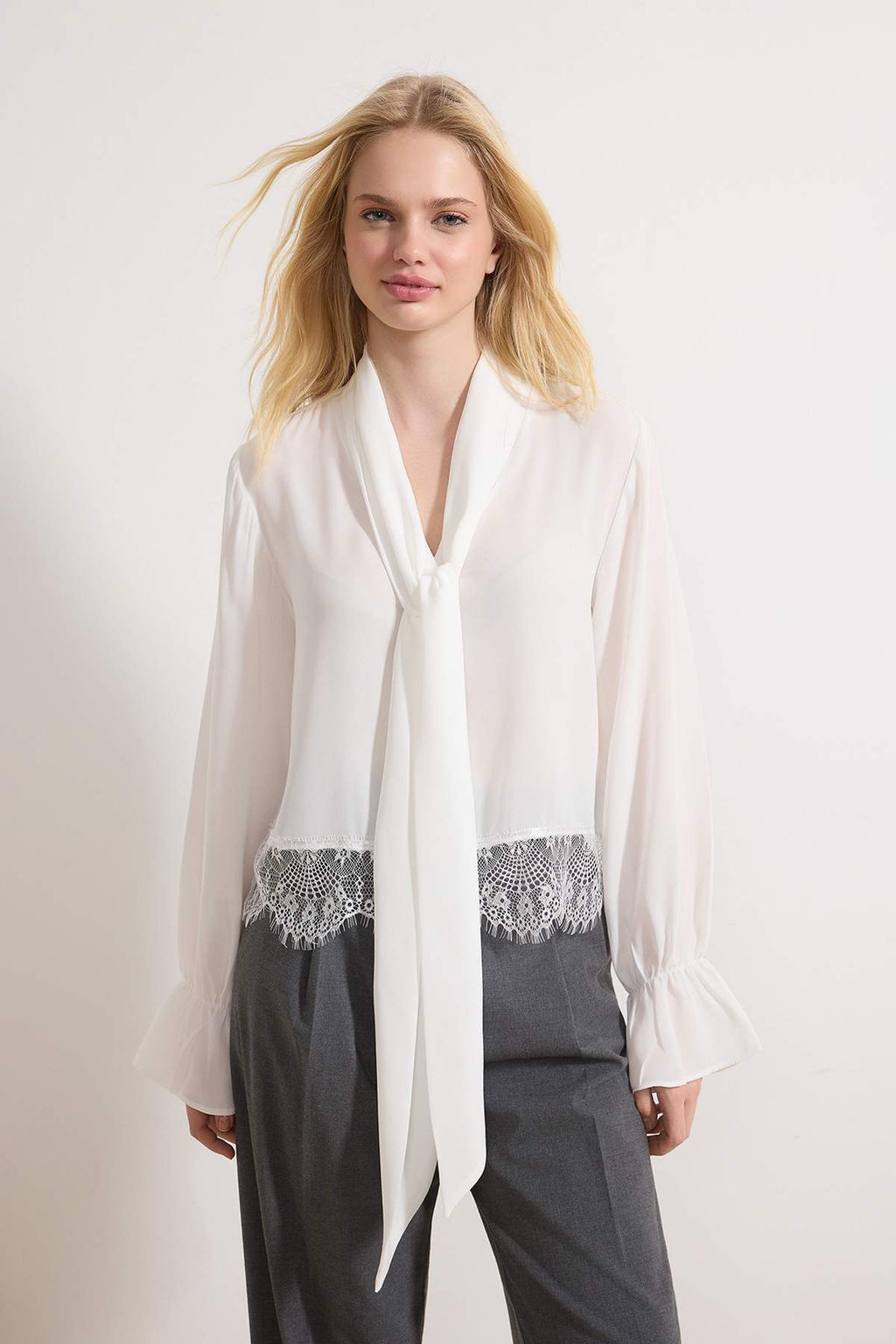Siyah Fular ve Dantel Detayl? S?k Dokuma Bluz TWOSS26BZ00214 - Trendyolmilla фото 7