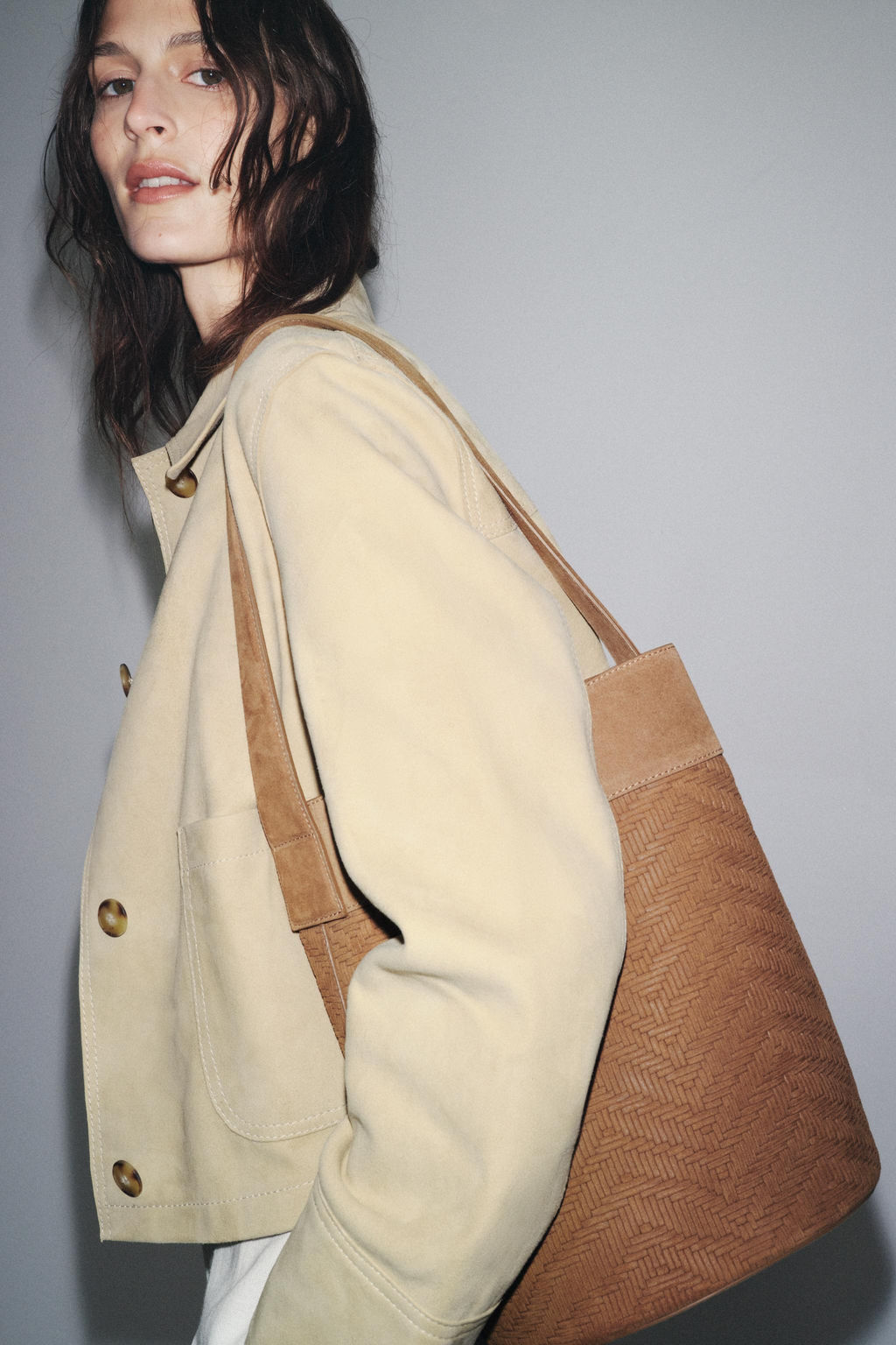 BRAIDED LEATHER MAXI BUCKET BAG