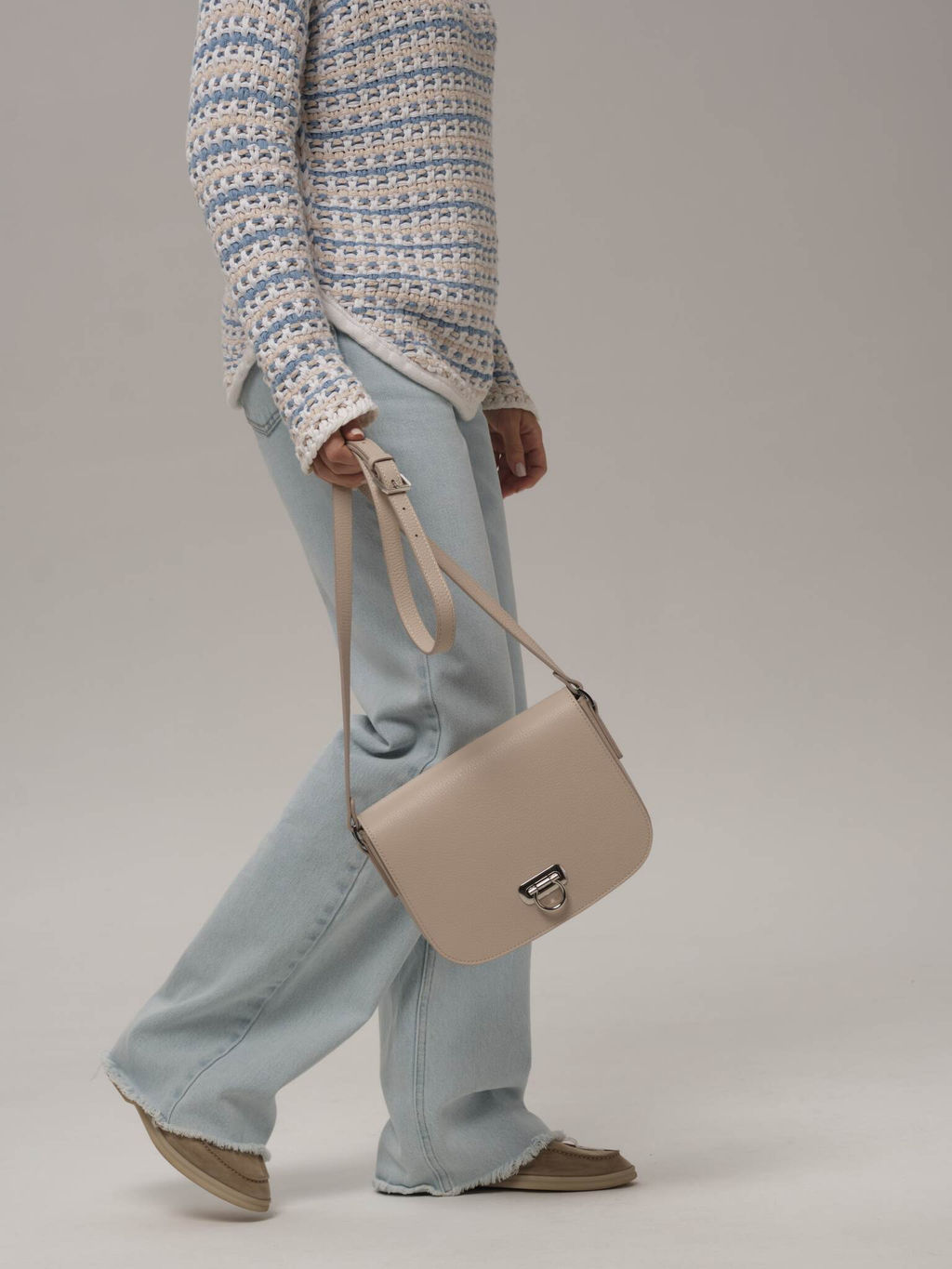 Сумка кожаная кросс-боди Azaro 31034 бежевый жемчуг