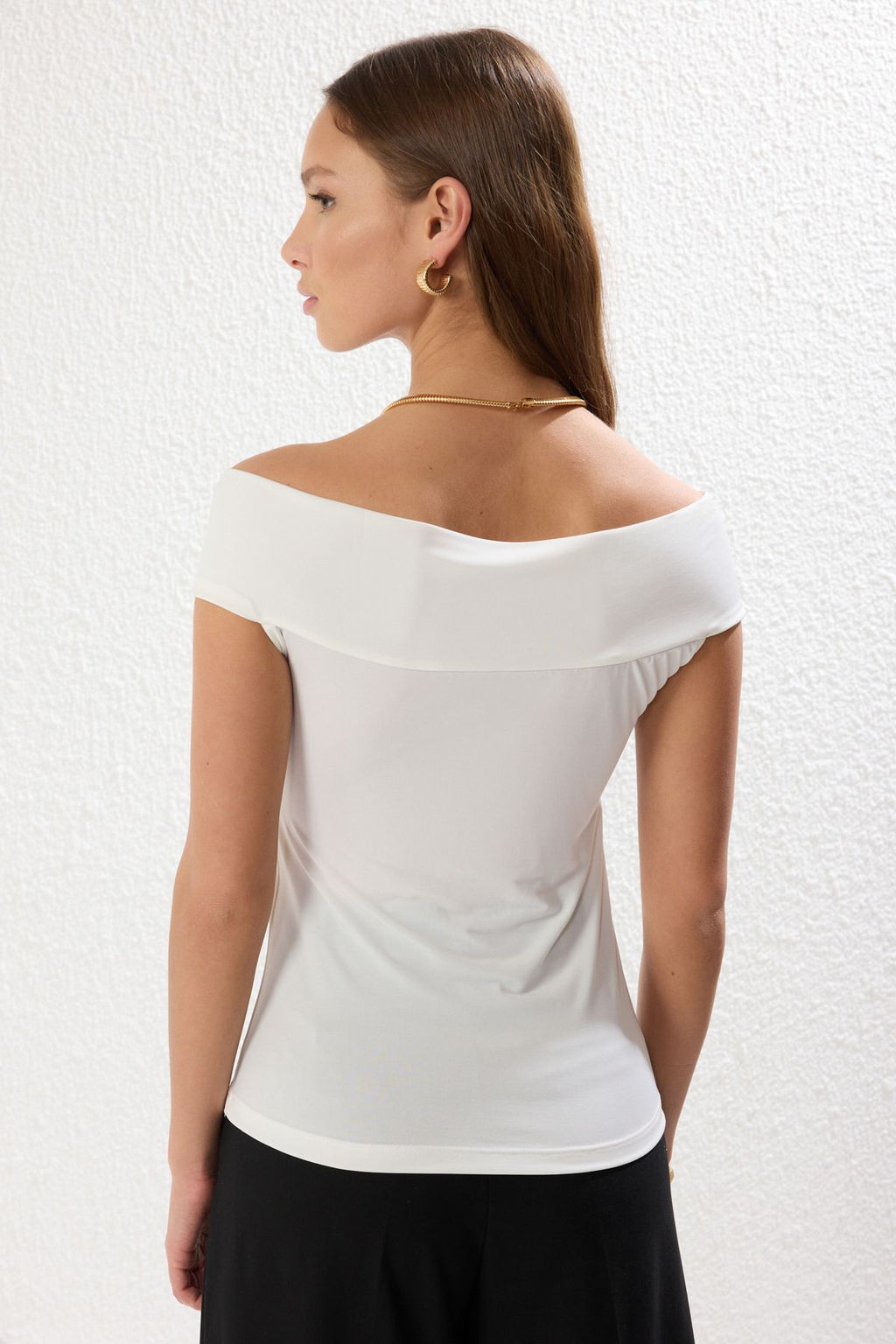 Trendyolmilla Ekru Gul Detayl? Fitted/Vucuda Oturan Esnek Orme Bluz TWOSS25BZ00041 фото 5