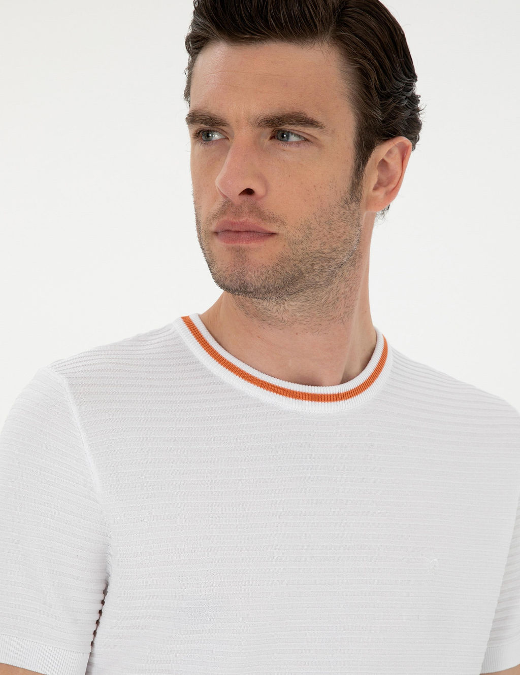 Белая приталенная трикотажная футболка с круглым вырезом - Cacharel фото 2