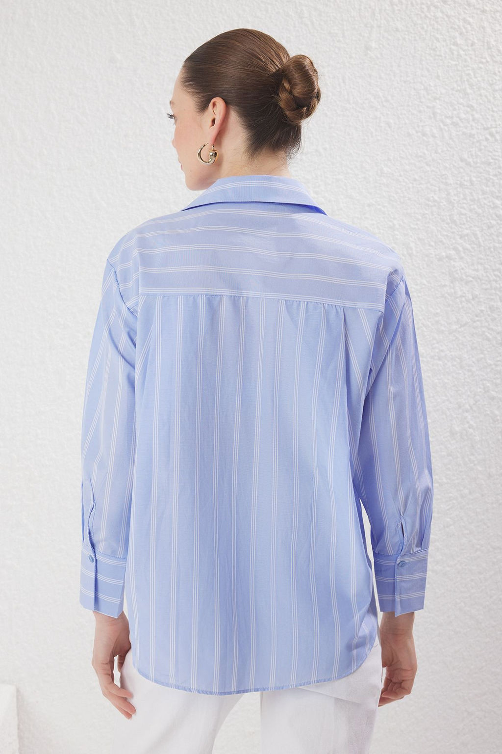 TRENDYOLMILLA Sar? Icinde Bustiyerli Cizgili Oversize Genis Kal?p Dokuma Gomlek TWOSS25GO00076  фото 3