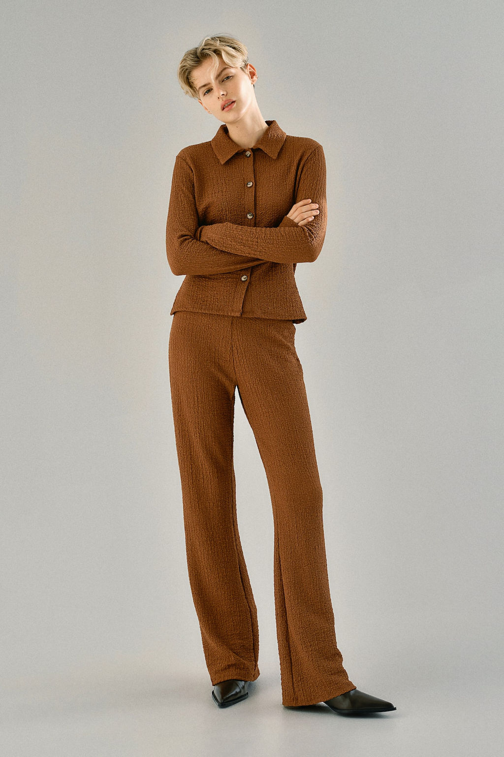 Pantalon acampanado con efecto arrugado - H&m фото 2