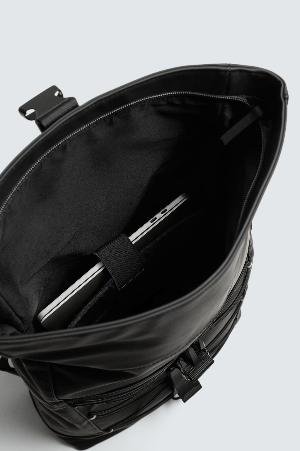 MOCHILA T?CNICA ENGOMADA / Negro - Zara фото 7