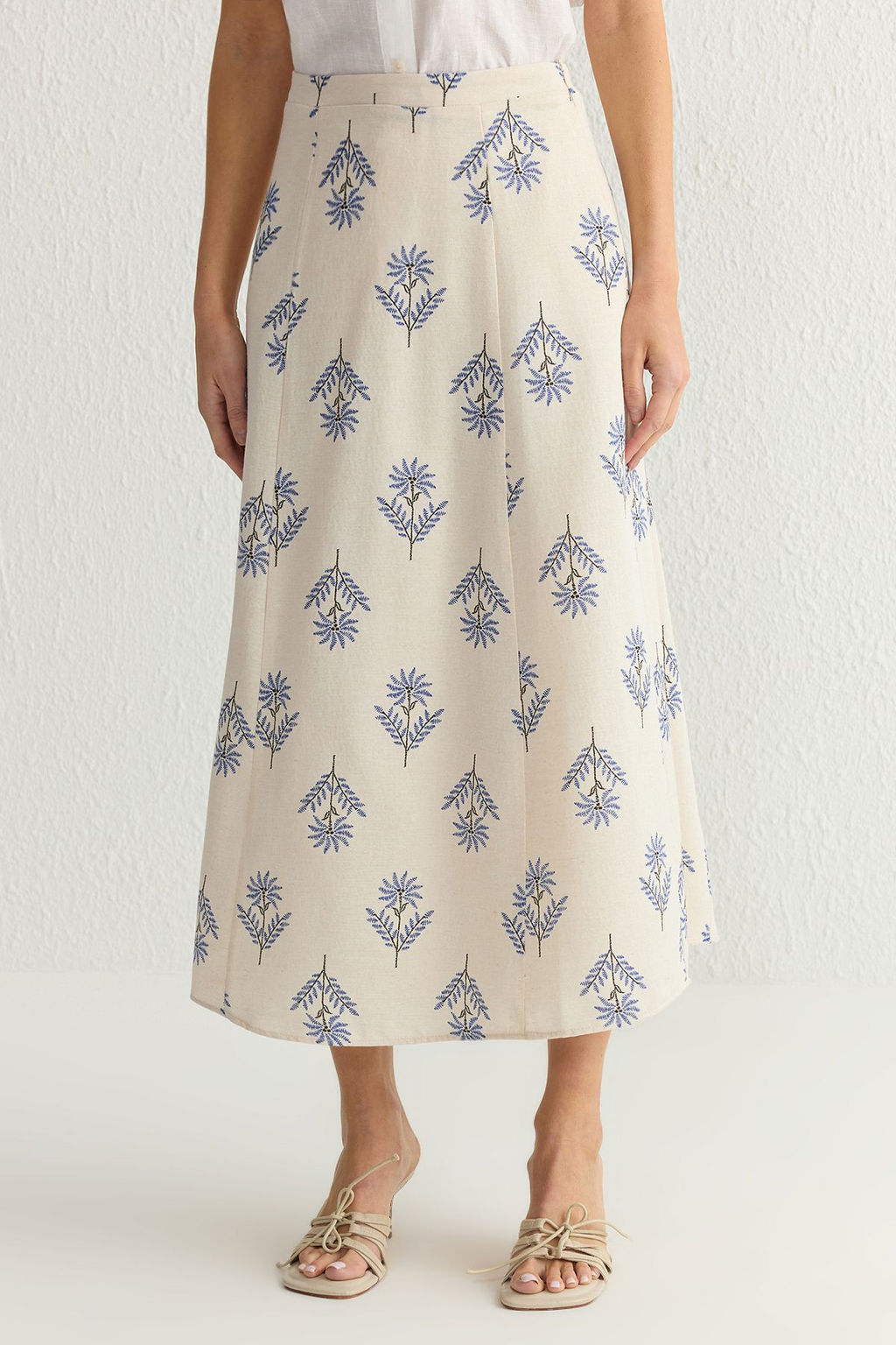 TRENDYOLMILLA Mavi Cicek Desenli A-Line Midi Boy Dokuma Keten Kar?s?ml? Etek TWOSS24ET00105 фото 12