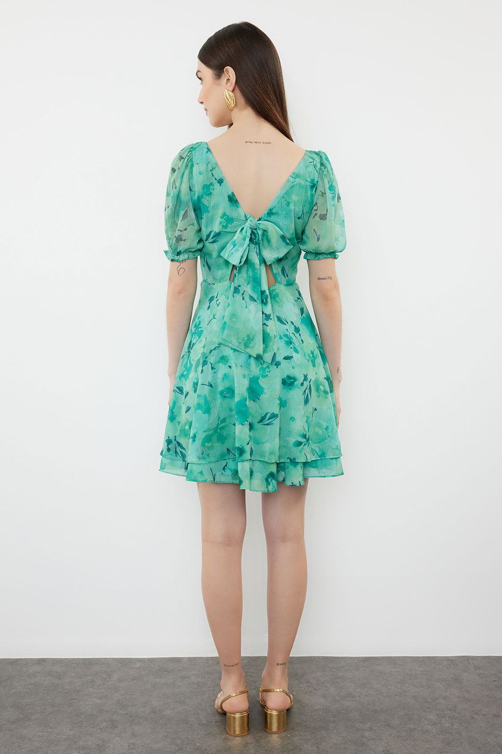 TRENDYOLMILLA Lacivert Cicek Desenli Mini Sifon Dokuma Elbise TWOSS23EL01171 фото 9