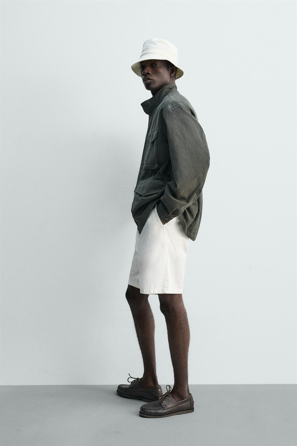 CAZADORA LAVADA BOLSILLOS UTILITY / Khaki - Zara фото 4