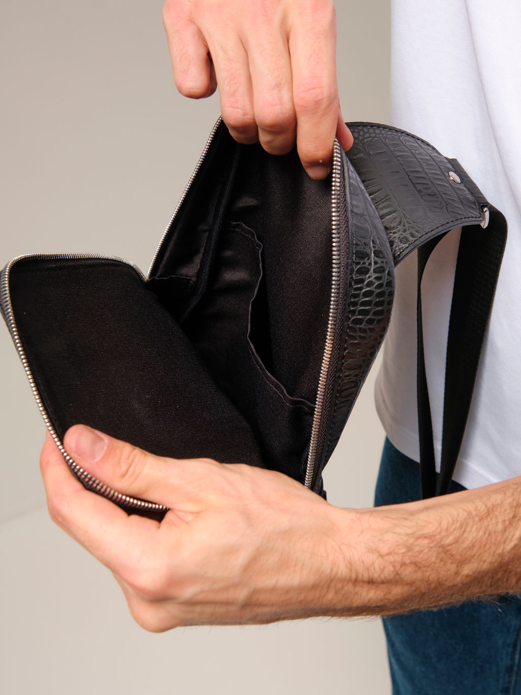 Сумка мужская Azaro 7050 черный кроко