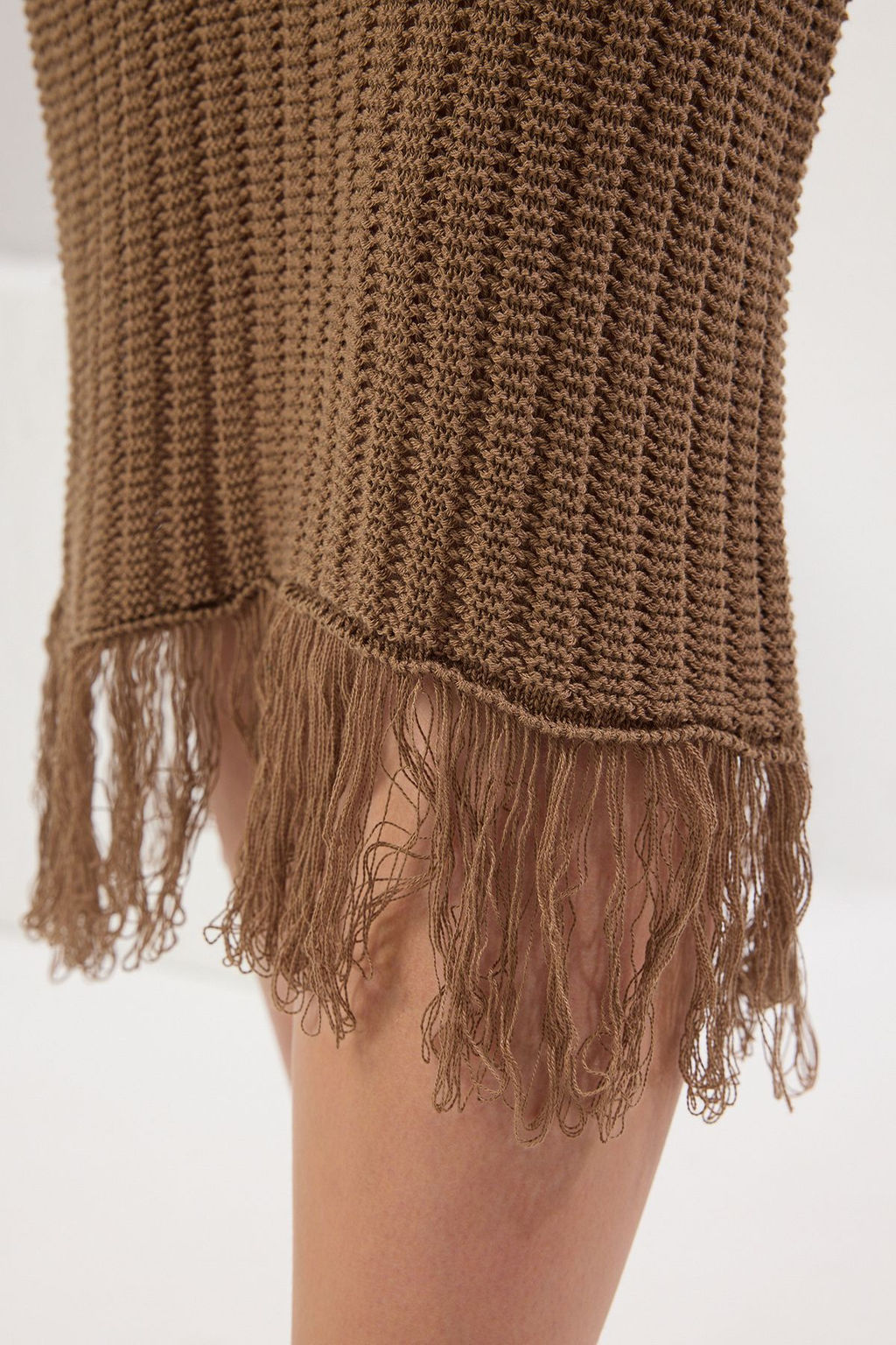 TRENDYOLMILLA Ekru Vucuda Oturan Maxi Triko Puskullu Plaj Elbisesi TBESS22EL2920  фото 8