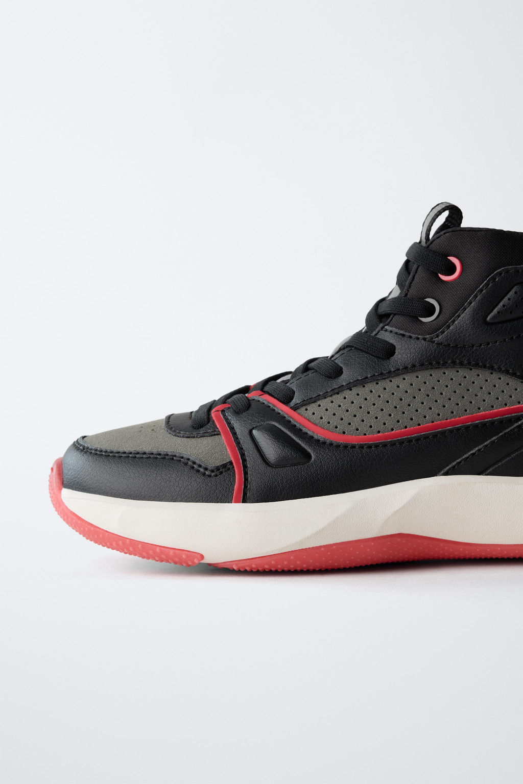 SPORTY HIGH-TOP SNEAKERS