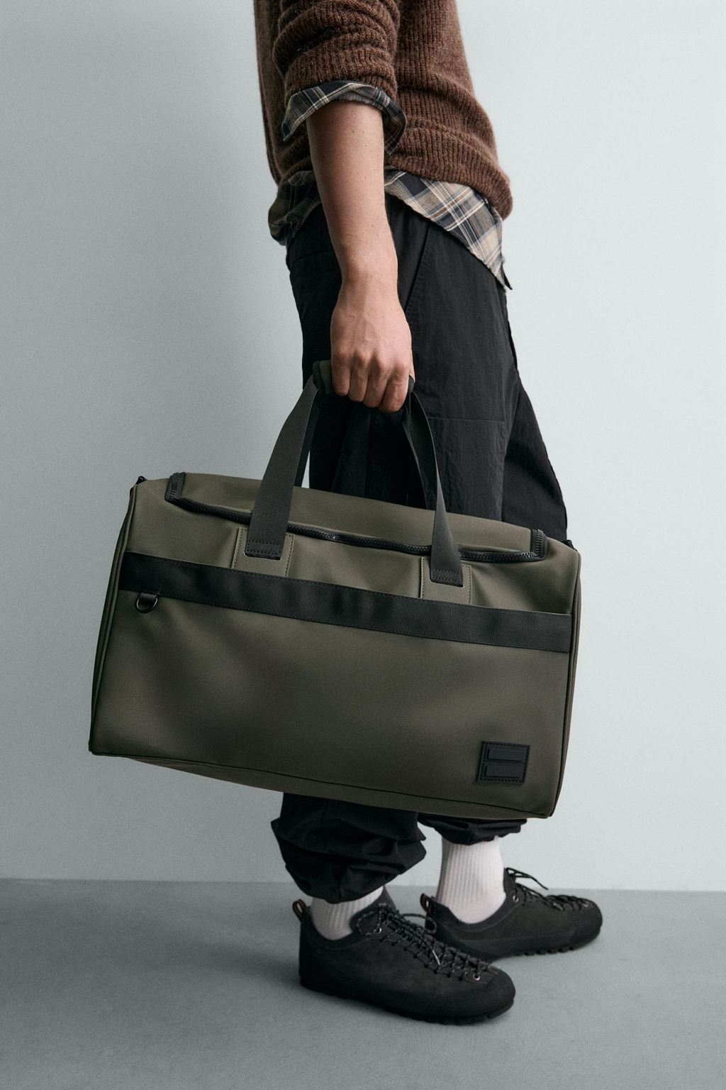 RUBBERISED TRAVEL BAG - Zara фото 7