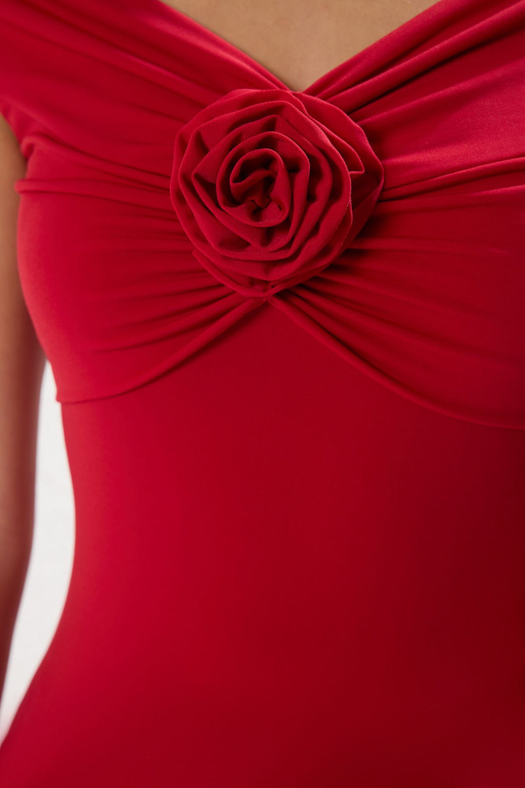 K?rm?z? Gul Detayl? Fitted/Vucuda Oturan Esnek Orme Bluz TWOSS25BZ00041