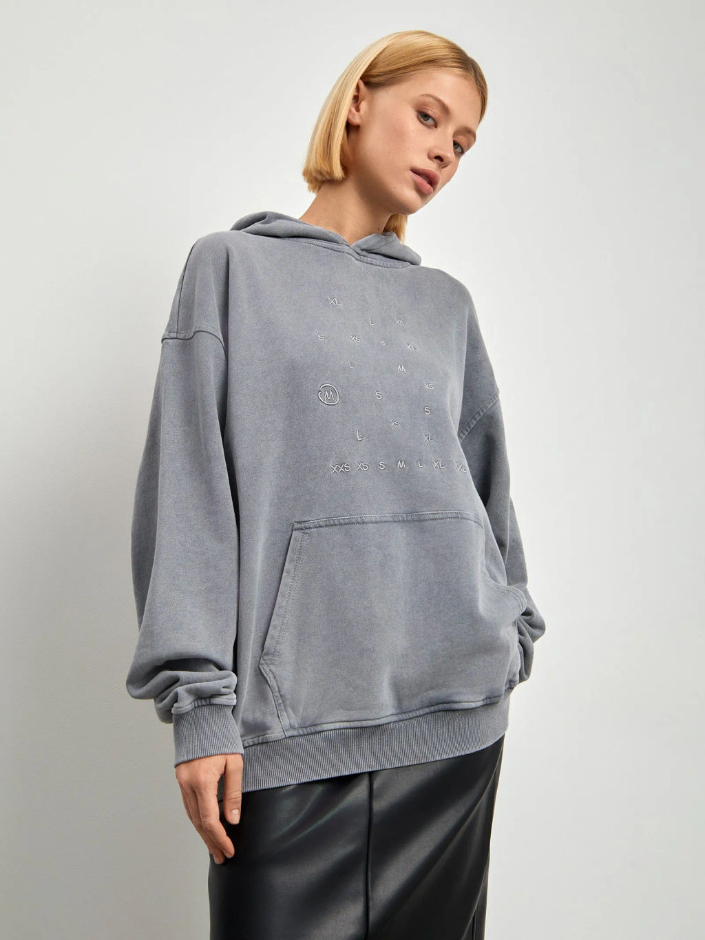 Худи с эффектом варки и вышивкой - Emka фото 6