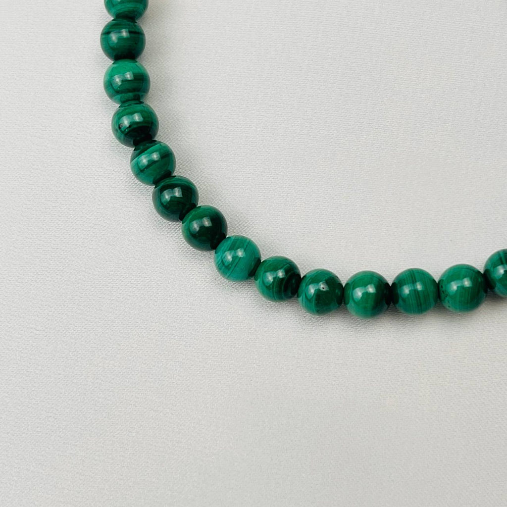 Браслет из Малахита и Жемчуга со вставкой "Сердце" 17 см