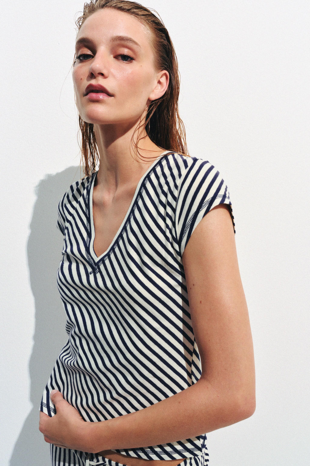CAMISETA RAYAS CON LINO / Crudo / Marino