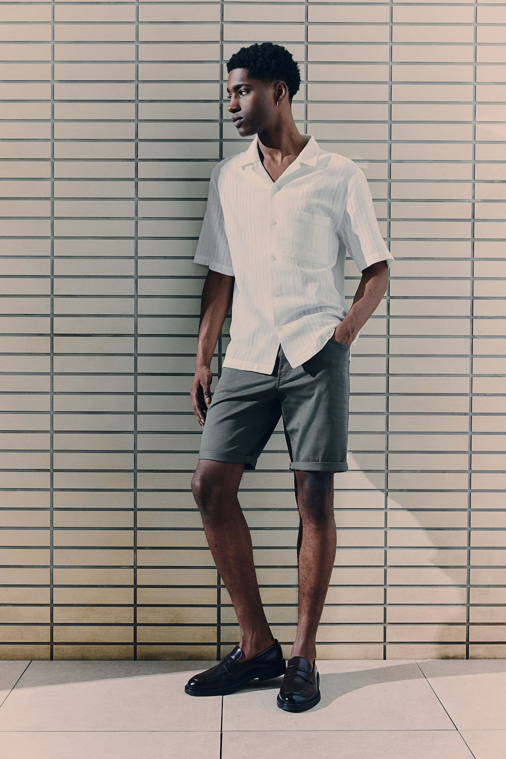 Pantalon corto en sarga de algodon Slim Fit - H&m фото 2