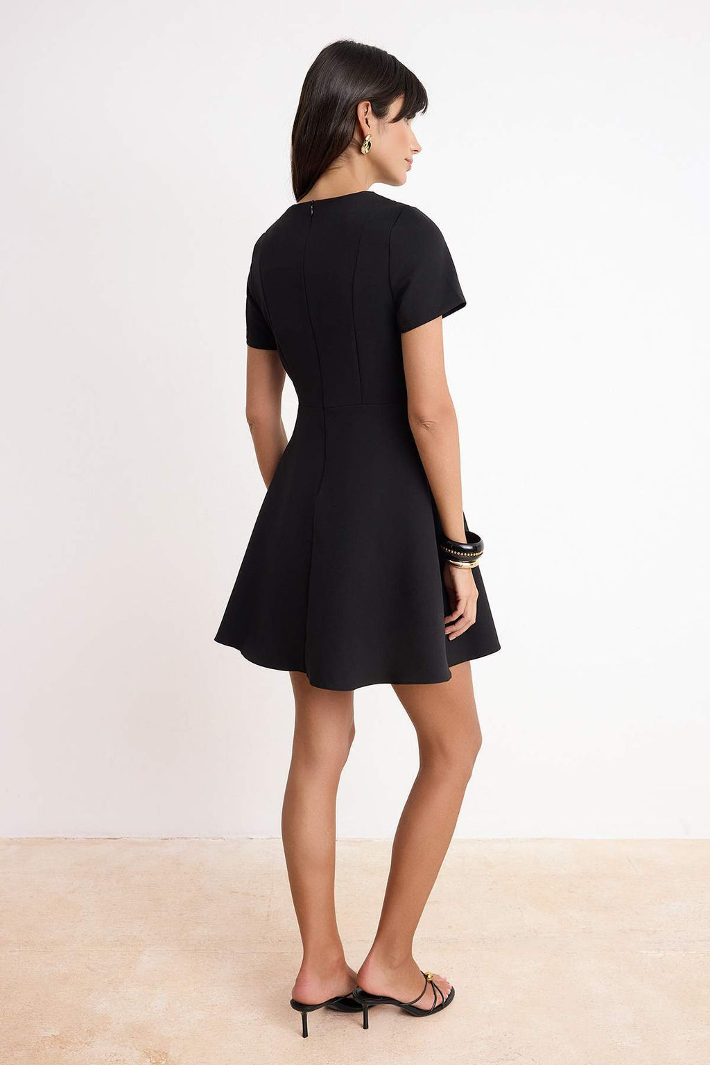 Siyah Etegi Belden Ac?lan K?sa Kol Mini Esnek Dokuma Elbise TWOSS26EL00307