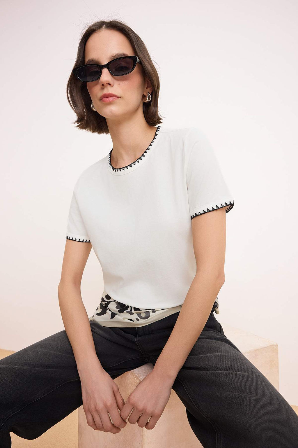 Beyaz %100 Pamuk Kontrast Dikis Detayl? Basic Bisiklet Yaka Orme T-Shirt TWOSS19AD0085