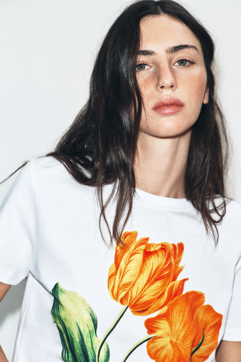 CAMISETA ESTAMPADO FLORES / Blanco