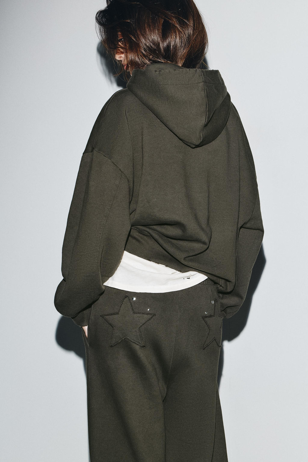 WASHED SWEATSHIRT WITH STARS AND STUDS - Zara фото 5