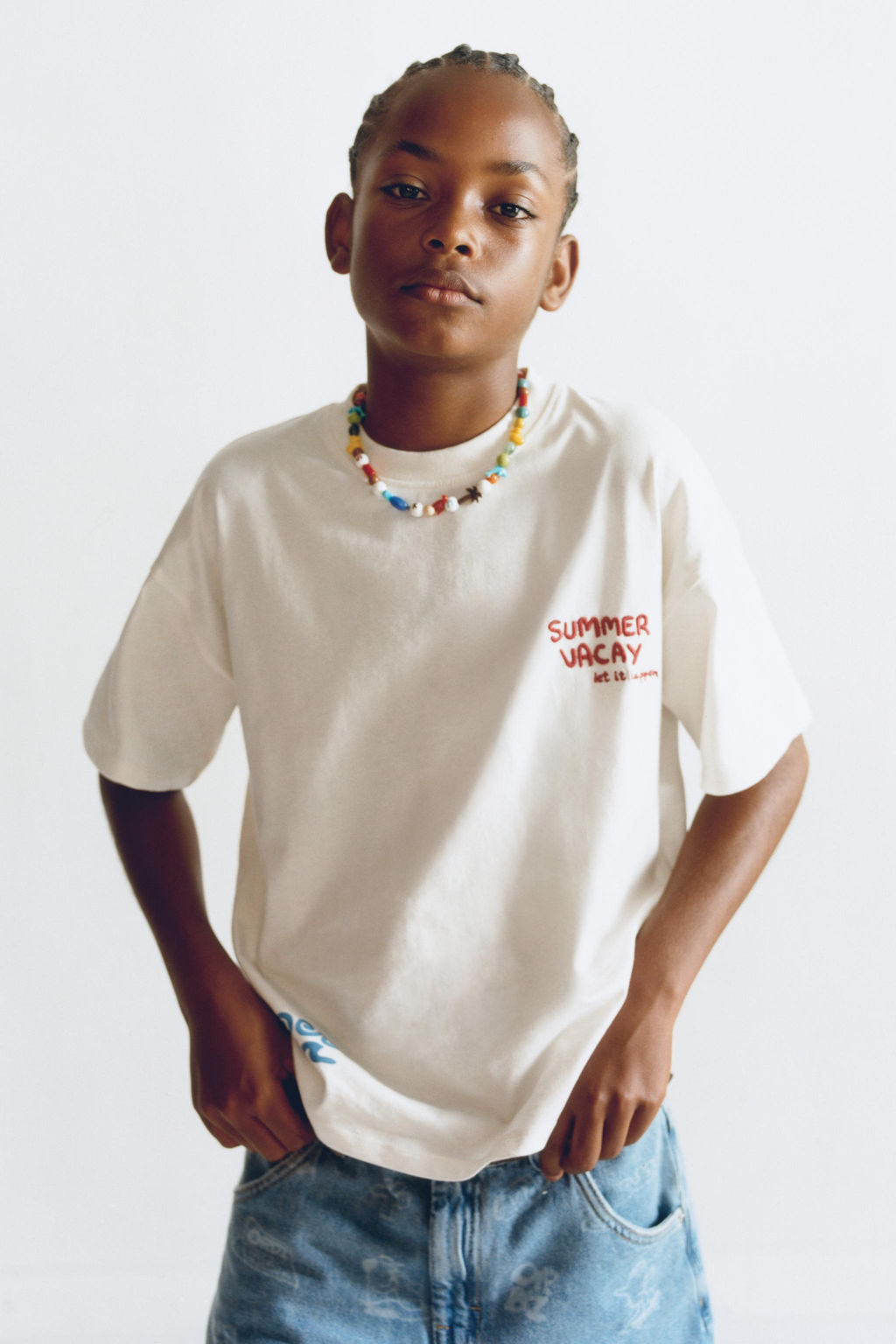 CAMISETA BORDADO Y ESTAMPADO / Blanco roto