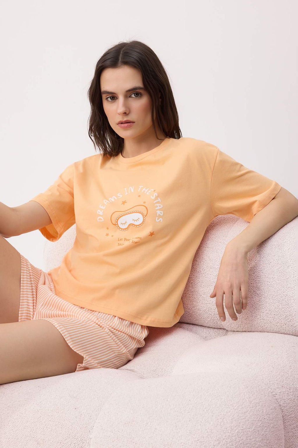 Trendyolmilla Beyaz-Mavi %100 Pamuklu Cizgili Slogan Bask?l? Uyku Bantl? Sortlu Orme Pijama Tak?m? THMSS25PT00102  фото 18