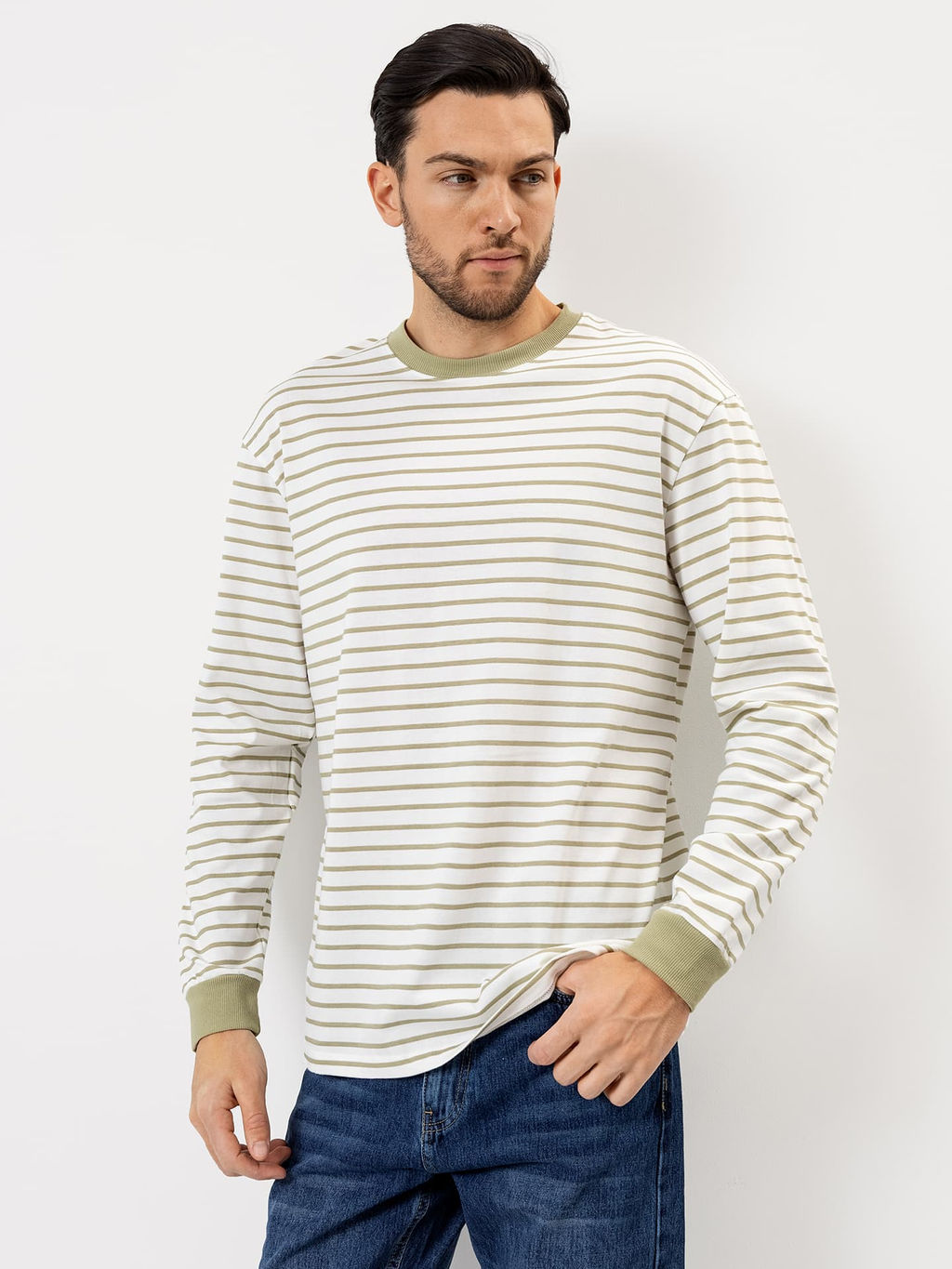 Свободная хлопковая тельняшка мужская в бело-оливковую полоску оливковая полоска на молочном 121811 - Mark formelle фото 2