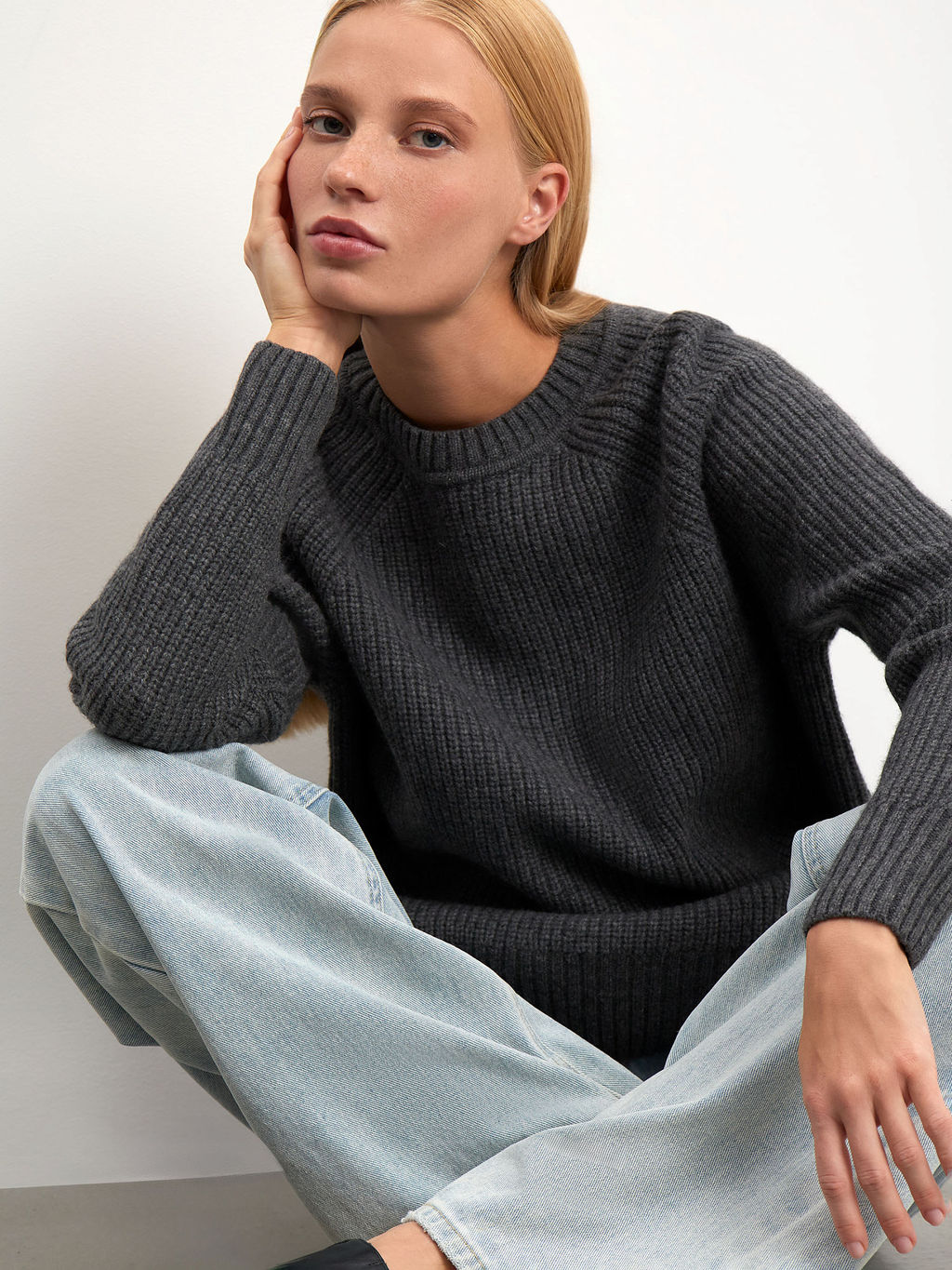 Джемпер с разрезами по бокам - Emka фото 3