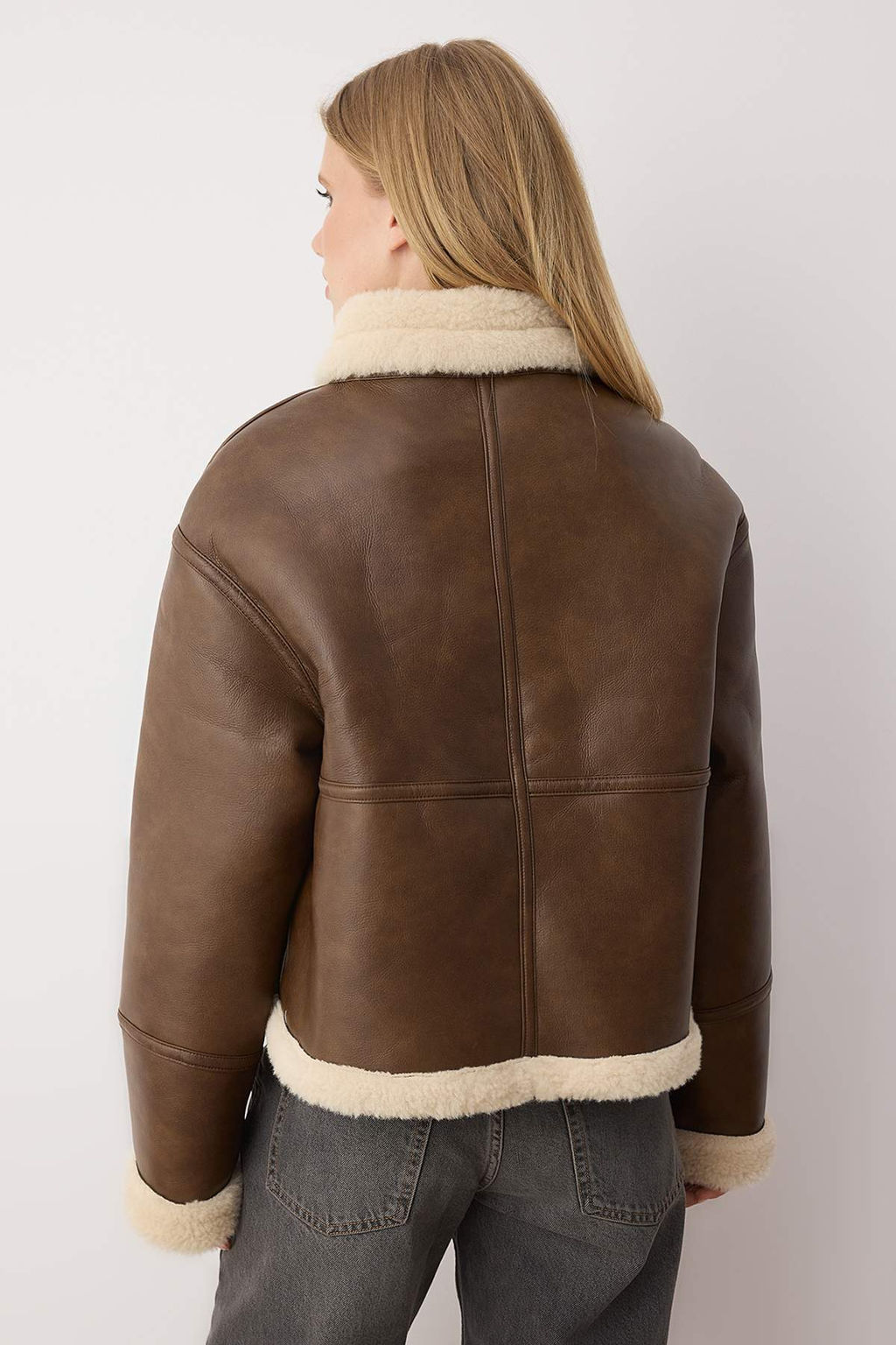 Kahverengi Oversize Kal?p Pelus Detayl? Suni Deri Mont TWOAW26MO00018