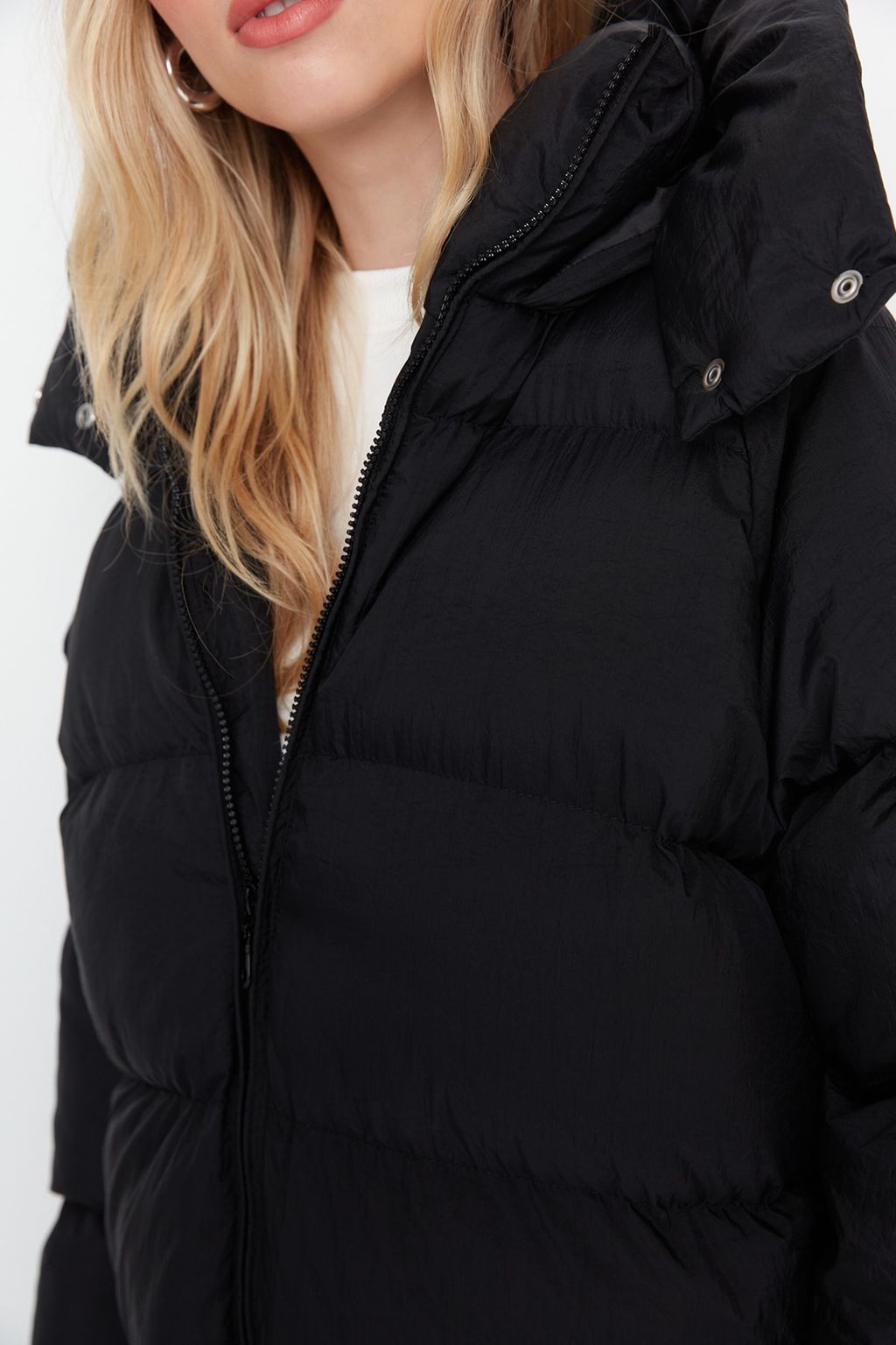 TRENDYOLMILLA Siyah Oversize Kapusonlu Su Itici Sisme Mont TWOAW23MO00193  фото 4