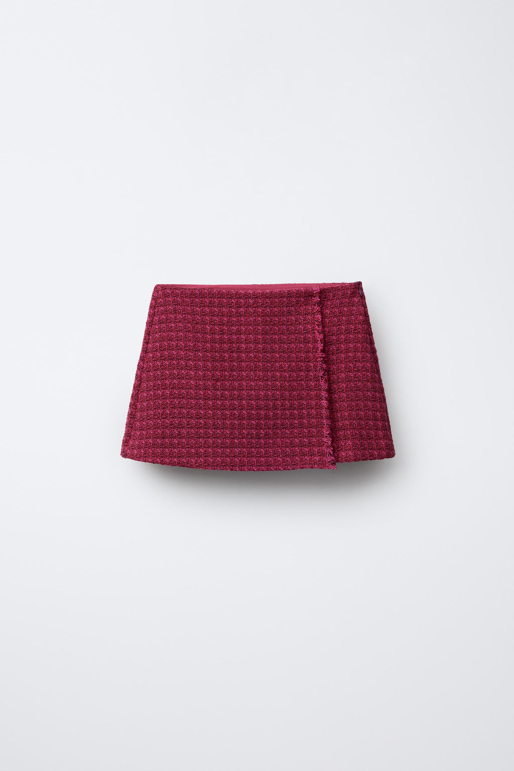 BERMUDA SKORT WITH FRAYED TEXTURE