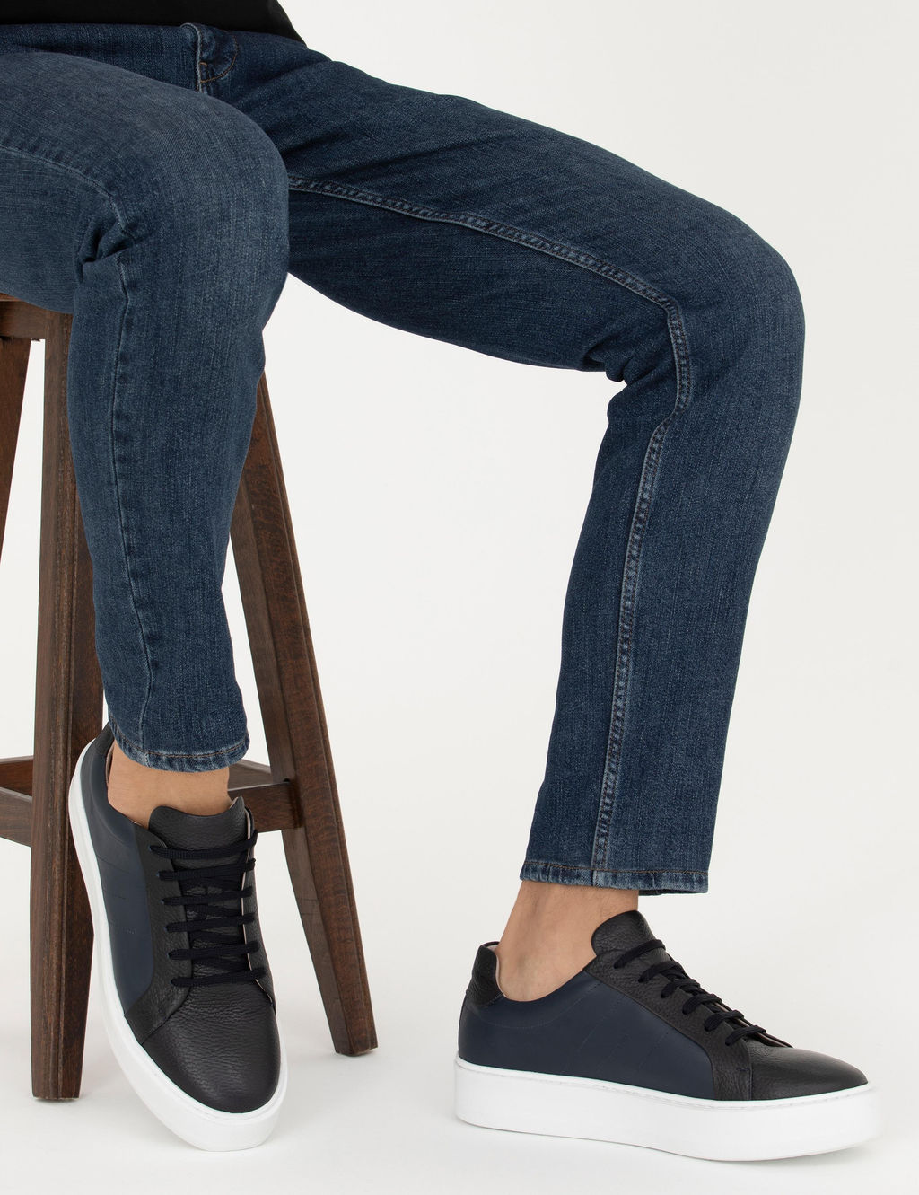 Темно-синяя повседневная обувь