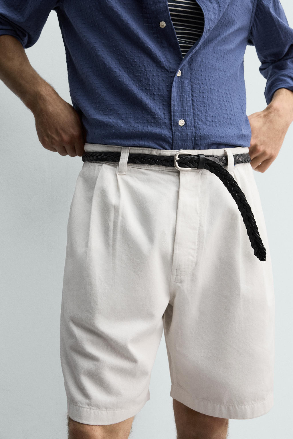 BERMUDA RELAXED FIT PLIEGUES / Crudo