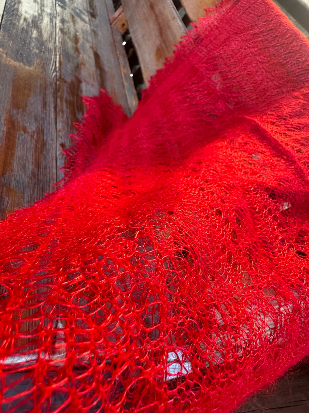 110 Палантин Лепесток розы красный - Оренбургский пуховый узор фото 3