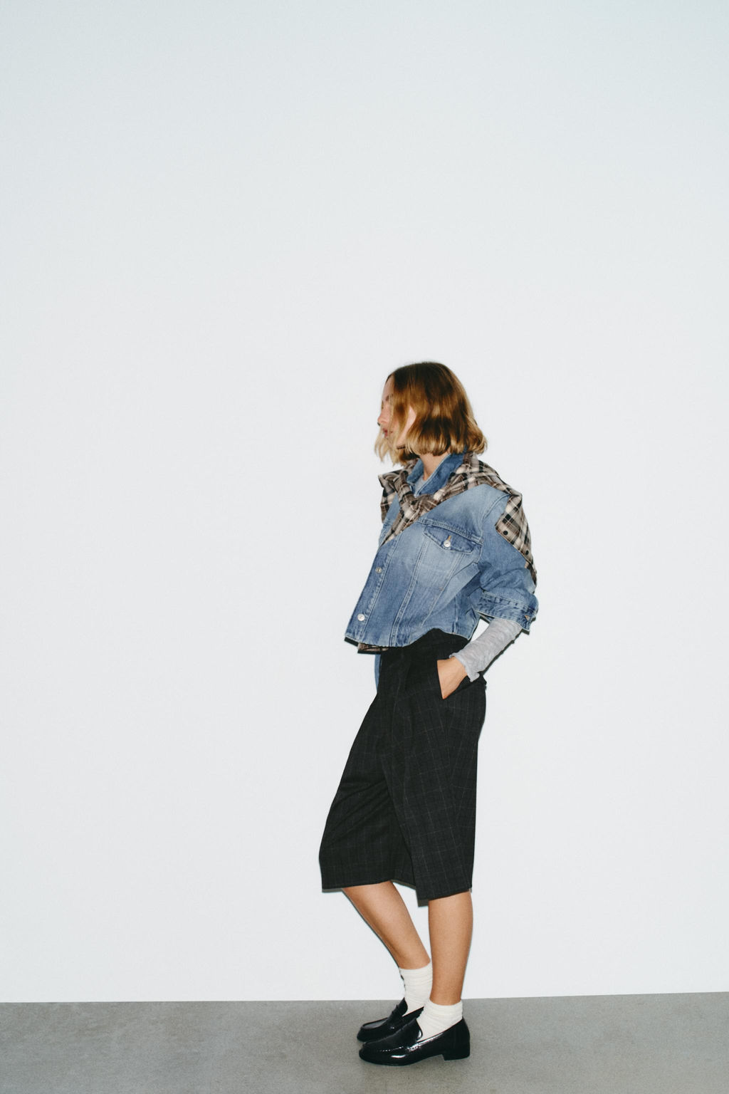 LONG CHECK BERMUDA SHORTS WITH PLEATS - Zara фото 4