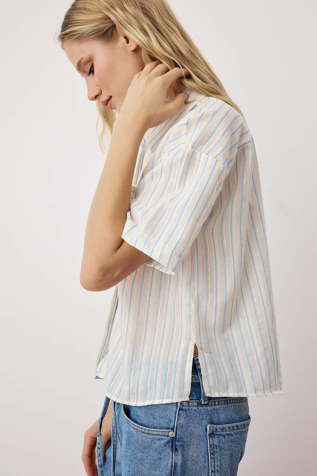 Ekru Yumusak Tuseli Cizgili K?sa Kollu Gomlek TWOAW26GO00076 - Trendyolmilla фото 2