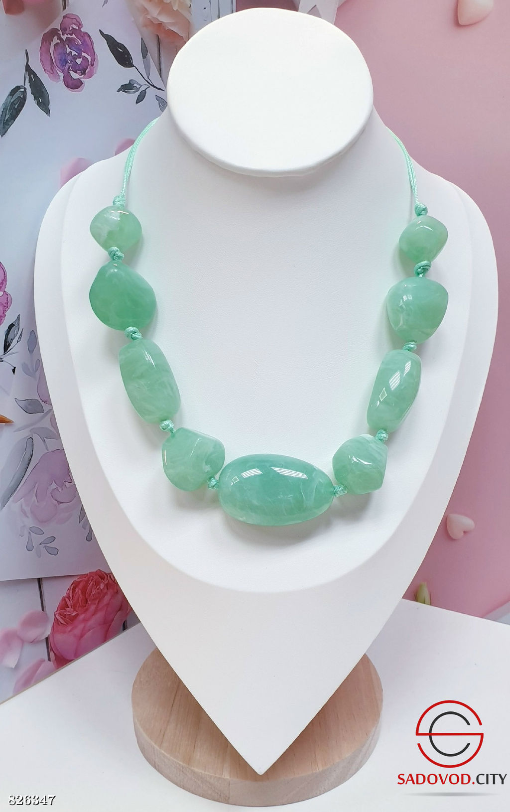 Колье женское на шею из камней