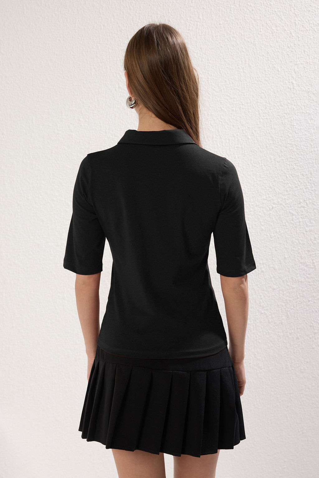 Trendyolmilla Siyah Polo Yaka Truvakar Kol Fitted/Vucuda Oturan Orme Bluz TWOSS25BZ00027 фото 12