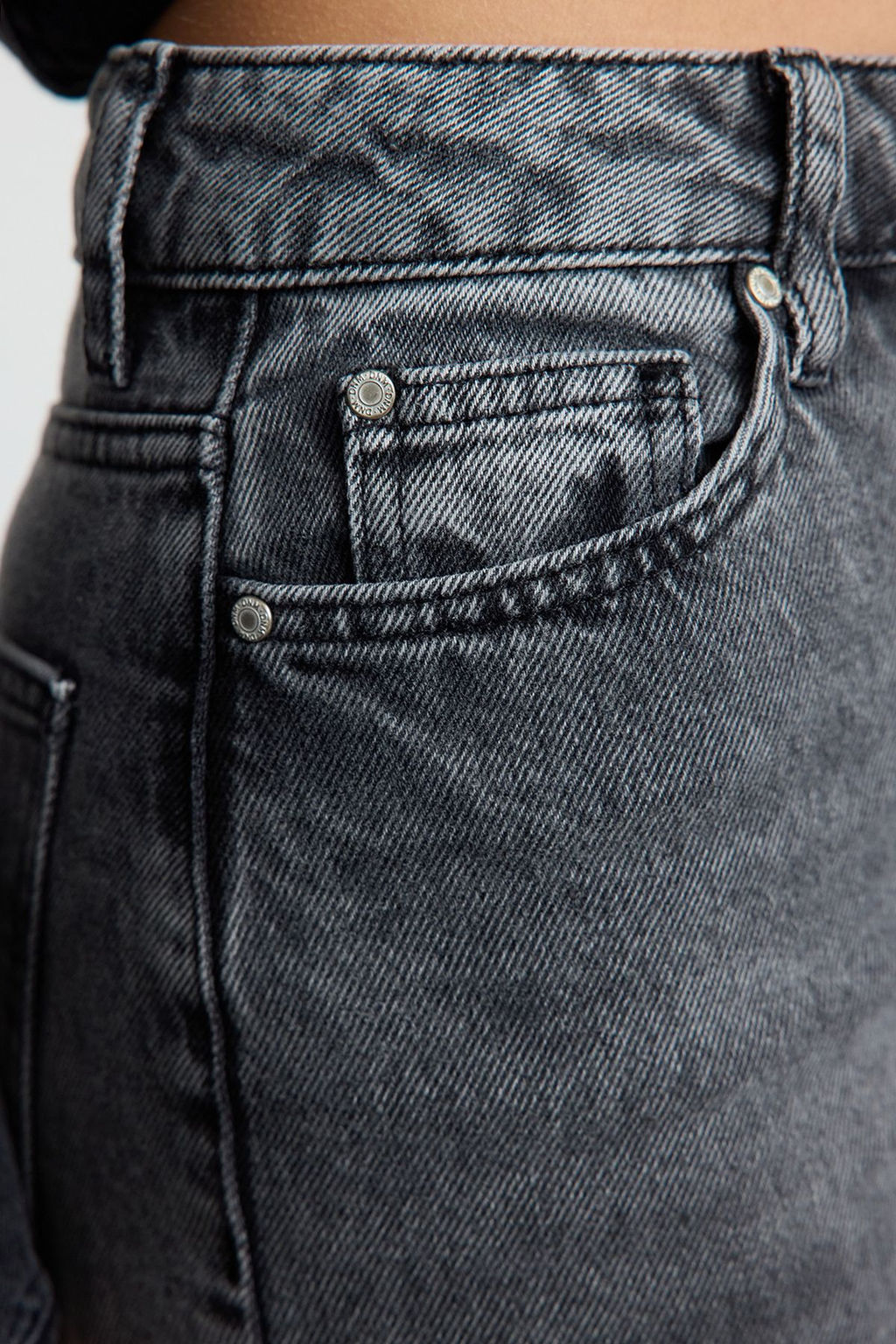 Siyah Yuksek Bel Mom Jeans TWOSS21JE0016 - Trendyolmilla фото 4