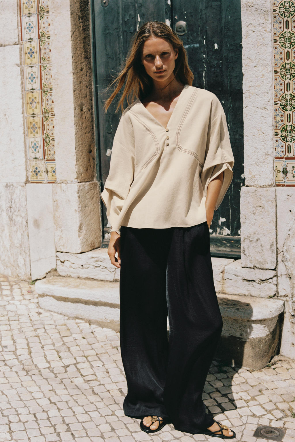 CAMISA OVERSIZE CON LINO PESPUNTES CONTRASTE / Beige claro