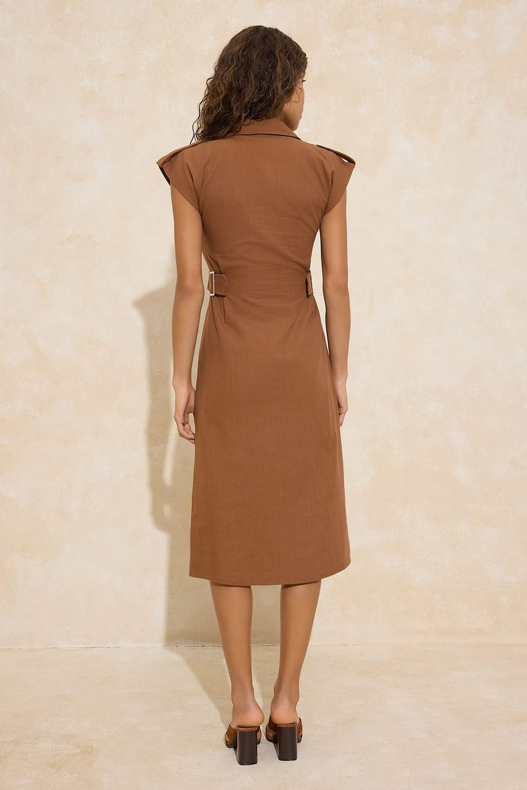 Kahverengi Aksesuar Detayl? Midi Dokuma Gomlek Elbise TWOSS26EL00125