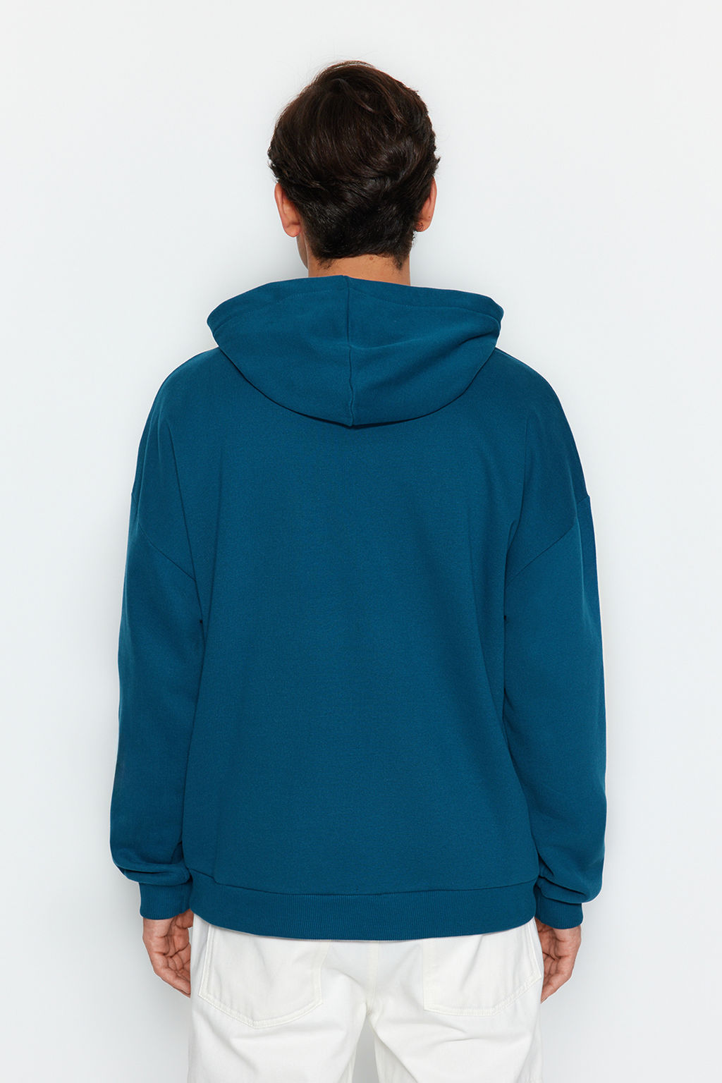 TRENDYOL MAN Siyah Kapusonlu Oversize/Genis Kesim Nak?sl? Etiketli Yumusak Kumas Sweatshirt TMNAW24SW00031 - Trendyolmilla фото 6